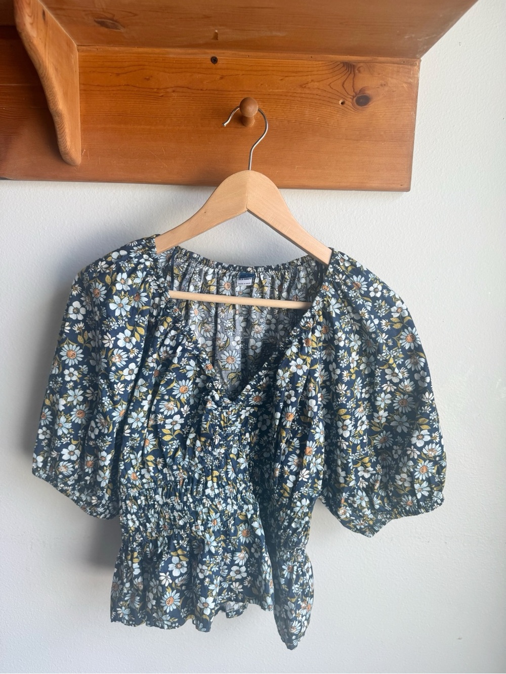 Old Navy Floral Puff Sleeve Peplum Top